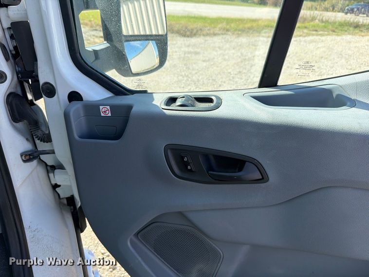 image for item DU8032 2019 Ford Transit 350 van