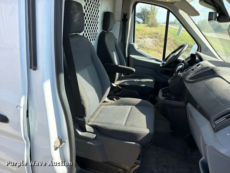 image for item DU8032 2019 Ford Transit 350 van