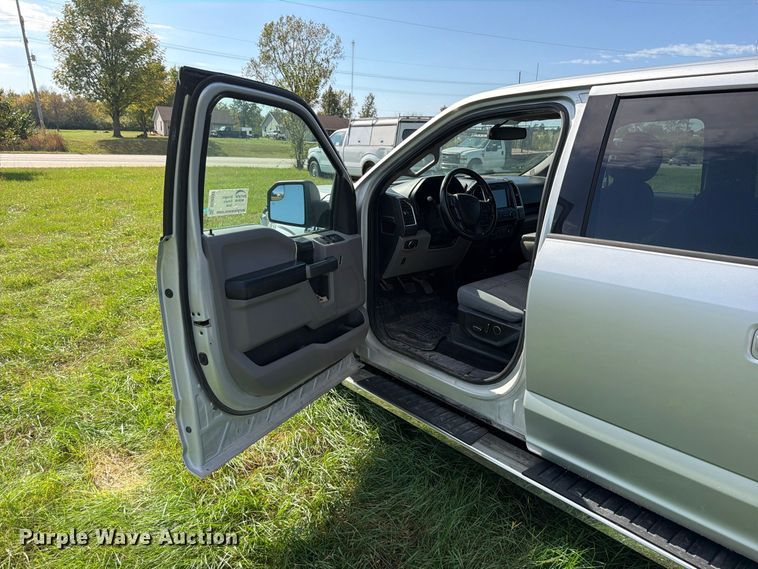 image for item DU8033 2016 Ford F150 XLT Crew Cab pickup truck