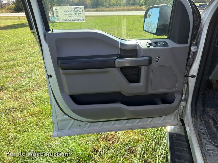 image for item DU8033 2016 Ford F150 XLT Crew Cab pickup truck