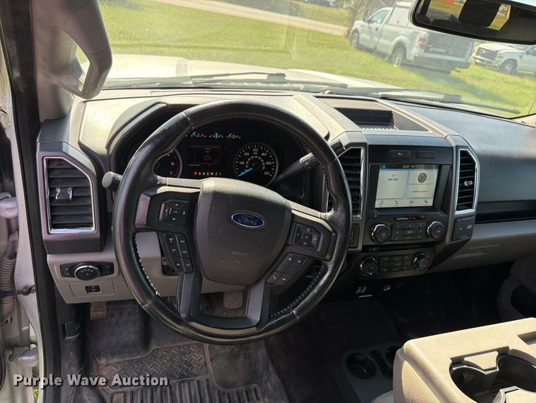 image for item DU8033 2016 Ford F150 XLT Crew Cab pickup truck