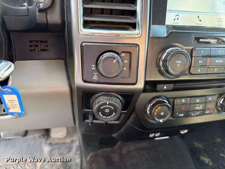 image for item DU8033 2016 Ford F150 XLT Crew Cab pickup truck