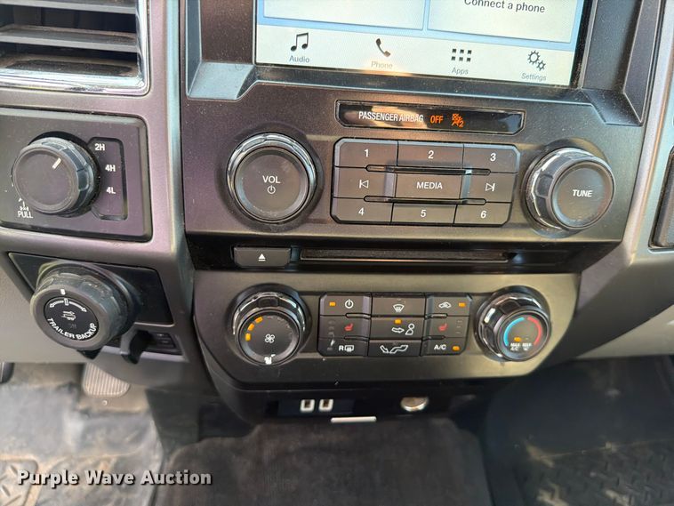 image for item DU8033 2016 Ford F150 XLT Crew Cab pickup truck