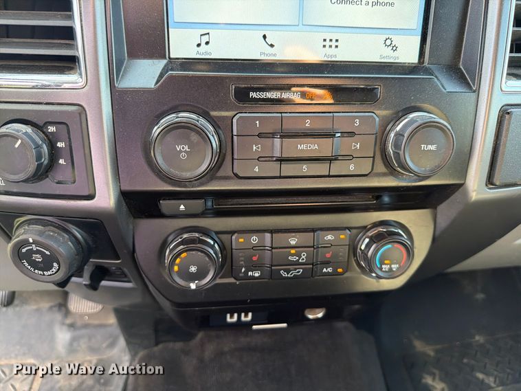 image for item DU8033 2016 Ford F150 XLT Crew Cab pickup truck