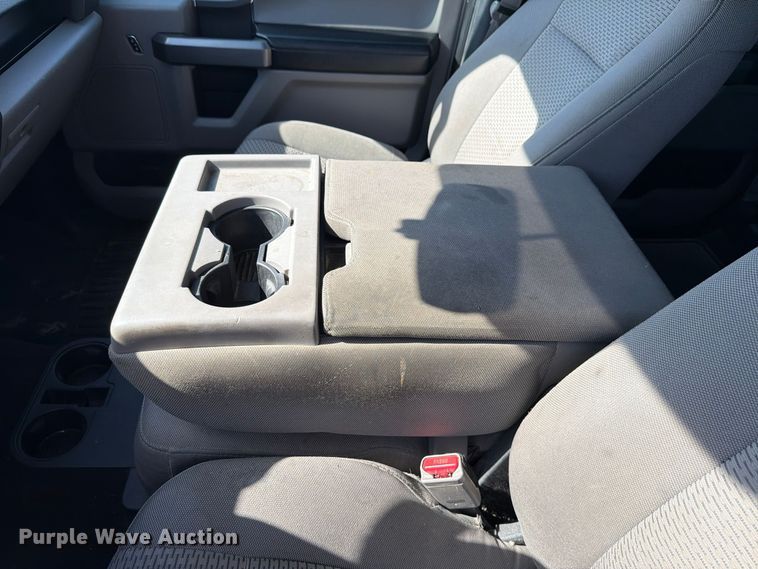 image for item DU8033 2016 Ford F150 XLT Crew Cab pickup truck