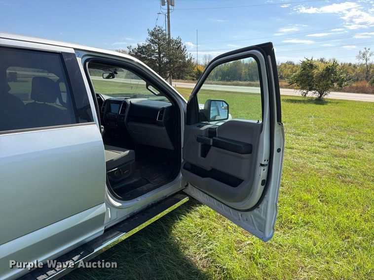 image for item DU8033 2016 Ford F150 XLT Crew Cab pickup truck