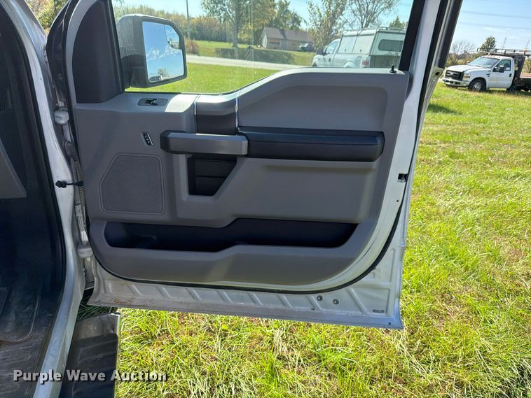 image for item DU8033 2016 Ford F150 XLT Crew Cab pickup truck