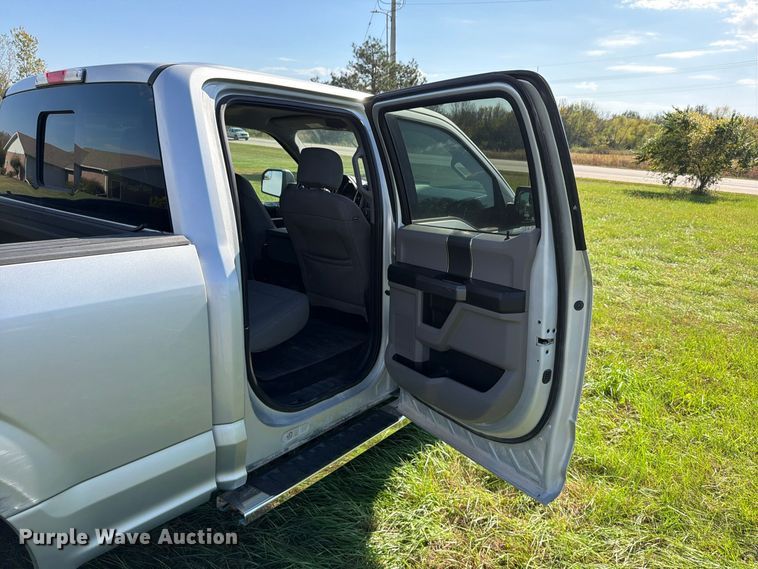 image for item DU8033 2016 Ford F150 XLT Crew Cab pickup truck