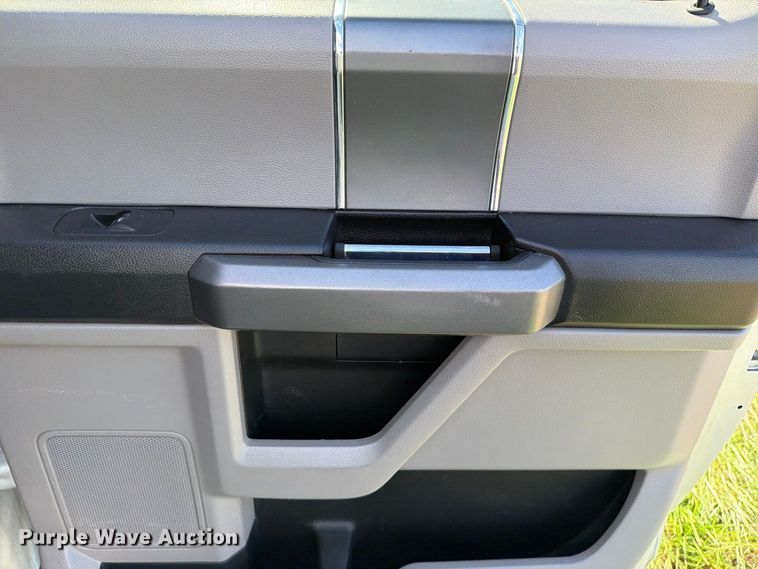 image for item DU8033 2016 Ford F150 XLT Crew Cab pickup truck