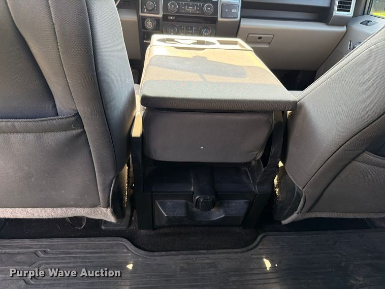 image for item DU8033 2016 Ford F150 XLT Crew Cab pickup truck