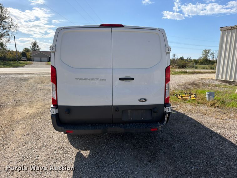 image for item DU8034 2017 Ford Transit 250 van