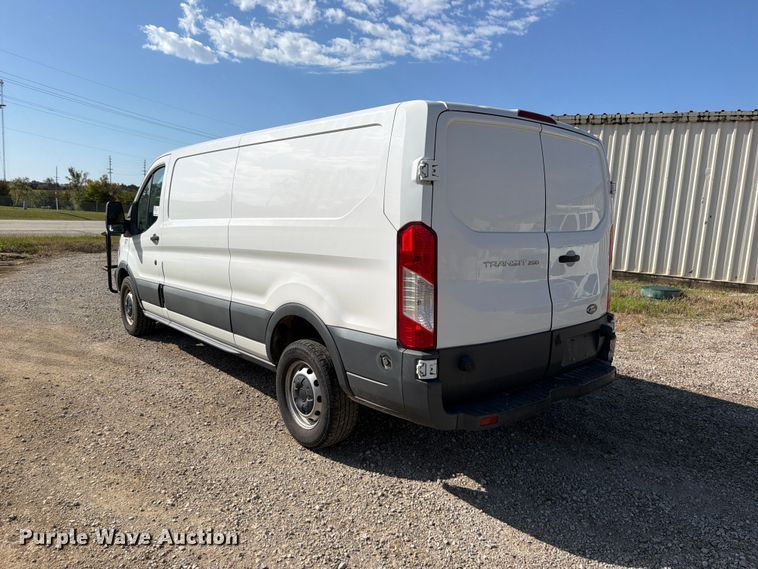 image for item DU8034 2017 Ford Transit 250 van