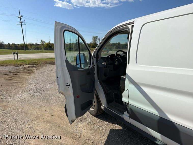 image for item DU8034 2017 Ford Transit 250 van