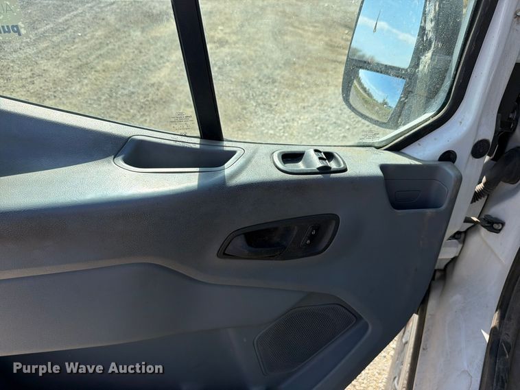 image for item DU8034 2017 Ford Transit 250 van