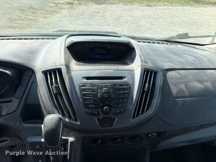 image for item DU8034 2017 Ford Transit 250 van