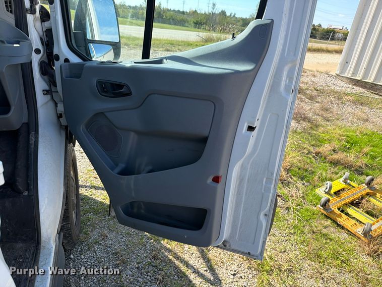image for item DU8034 2017 Ford Transit 250 van