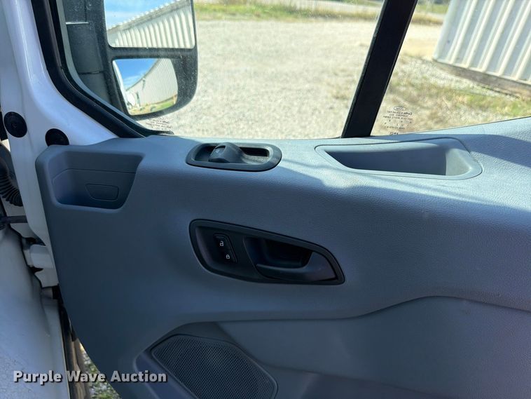 image for item DU8034 2017 Ford Transit 250 van