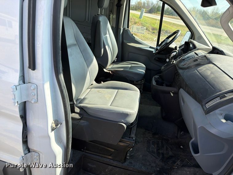 image for item DU8034 2017 Ford Transit 250 van