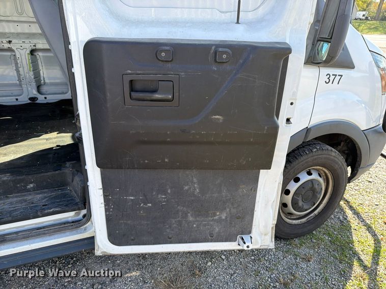 image for item DU8034 2017 Ford Transit 250 van