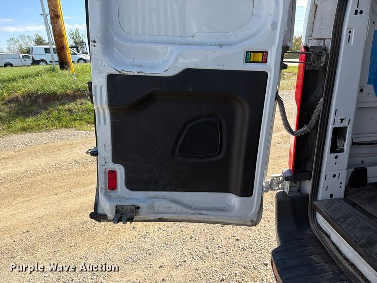 image for item DU8034 2017 Ford Transit 250 van