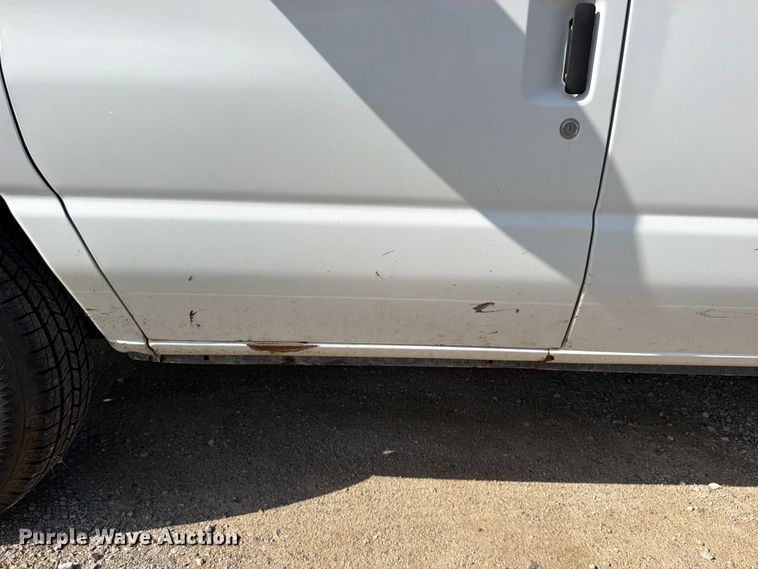image for item DU8035 2011 Ford E350 van