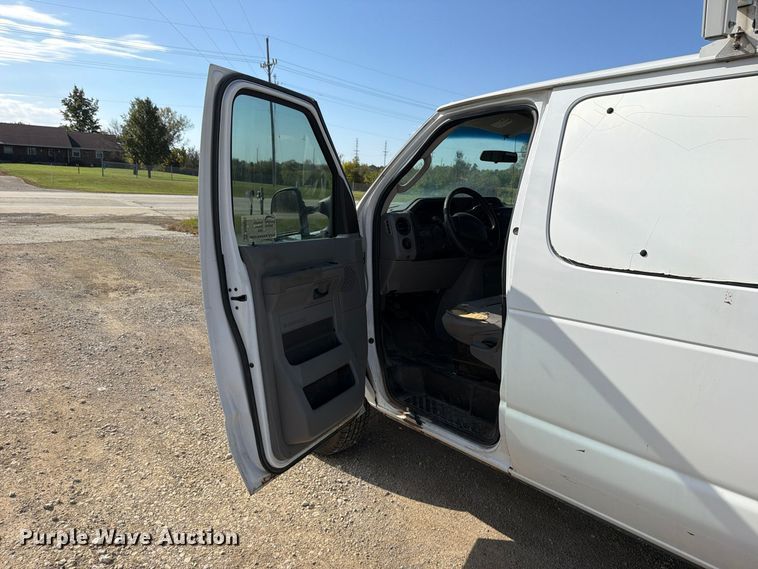 image for item DU8035 2011 Ford E350 van