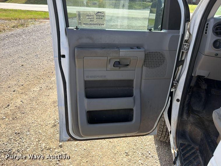 image for item DU8035 2011 Ford E350 van
