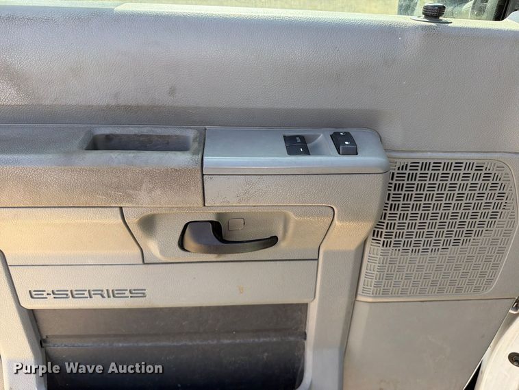 image for item DU8035 2011 Ford E350 van