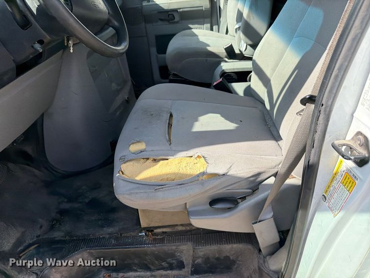 image for item DU8035 2011 Ford E350 van