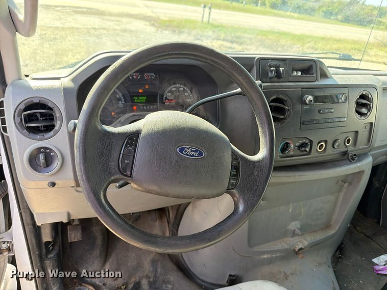 image for item DU8035 2011 Ford E350 van