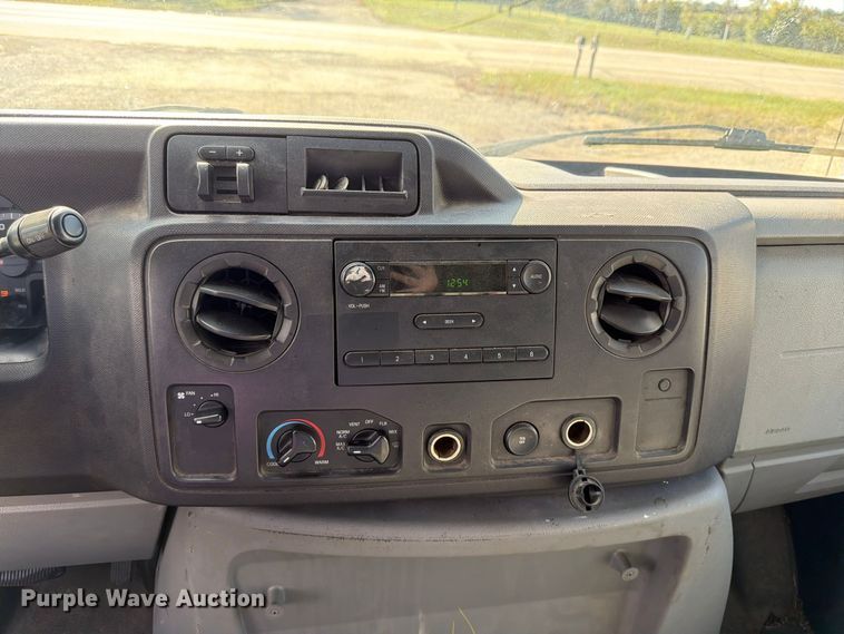 image for item DU8035 2011 Ford E350 van