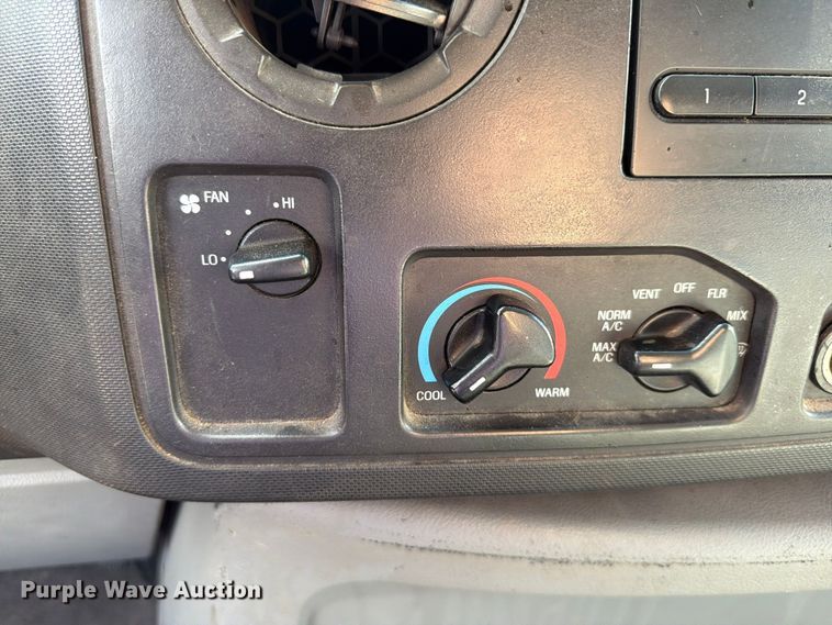 image for item DU8035 2011 Ford E350 van