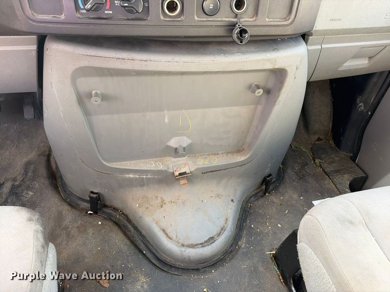 image for item DU8035 2011 Ford E350 van