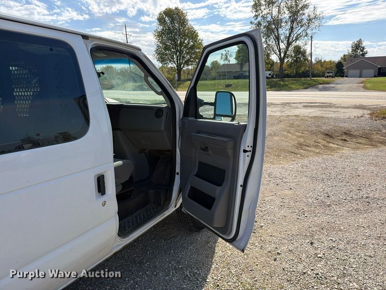 image for item DU8035 2011 Ford E350 van