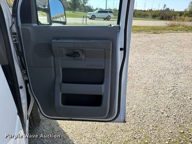 image for item DU8035 2011 Ford E350 van