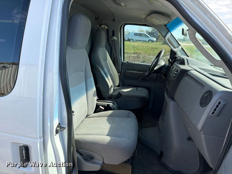 image for item DU8035 2011 Ford E350 van