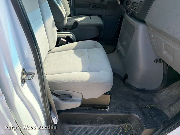 image for item DU8035 2011 Ford E350 van