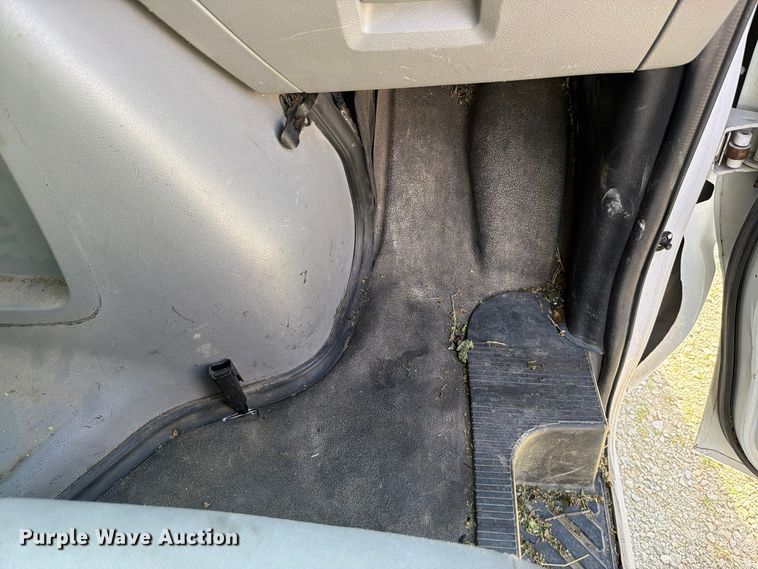 image for item DU8035 2011 Ford E350 van