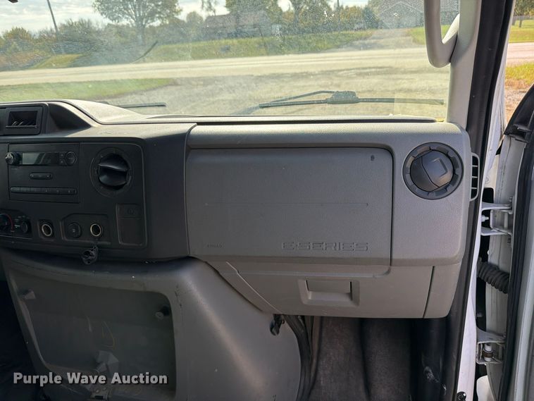 image for item DU8035 2011 Ford E350 van