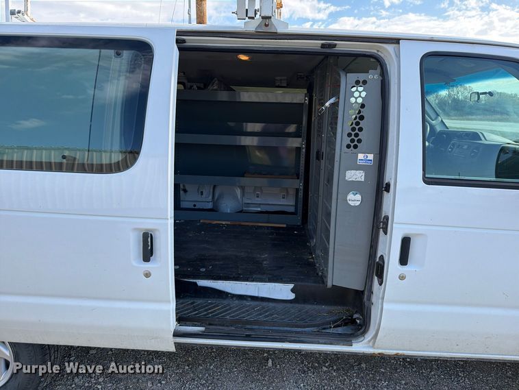 image for item DU8035 2011 Ford E350 van