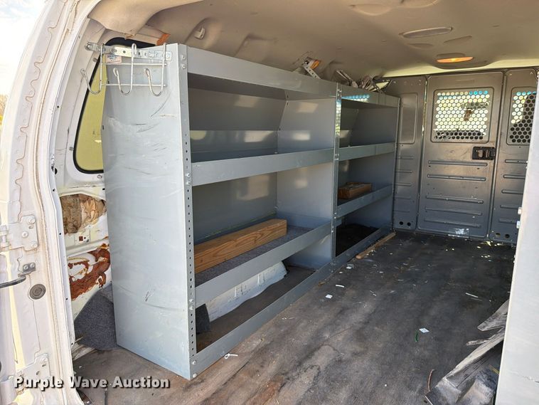 image for item DU8035 2011 Ford E350 van