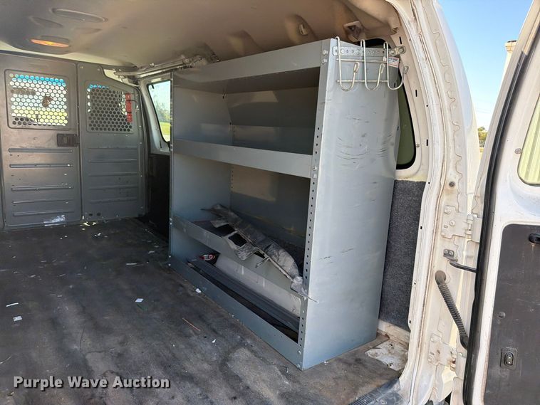 image for item DU8035 2011 Ford E350 van