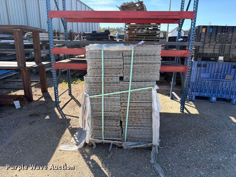 image for item DV2077 Wire mesh panels