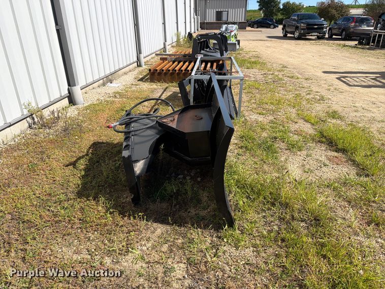 image for item DV2102 Skid steer snow pusher