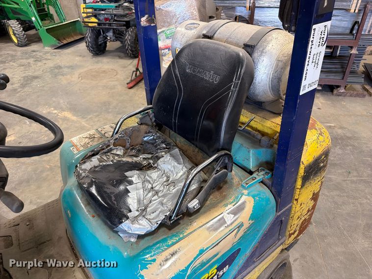 image for item DV2127 Komatsu FG25ST-12 forklift