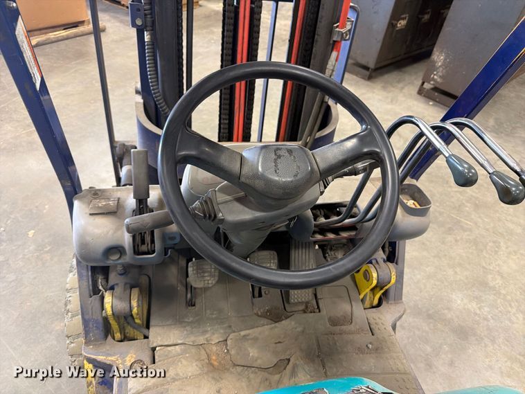 image for item DV2127 Komatsu FG25ST-12 forklift