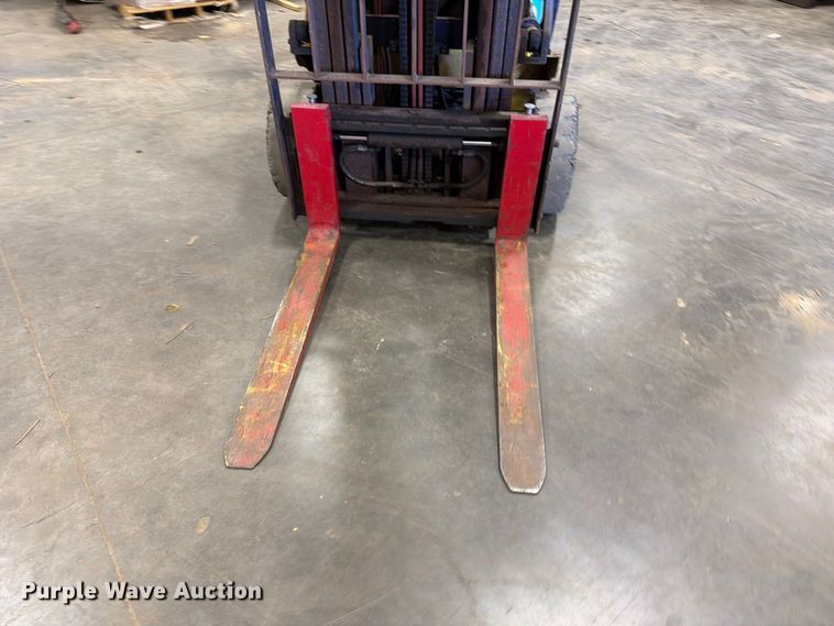 image for item DV2127 Komatsu FG25ST-12 forklift