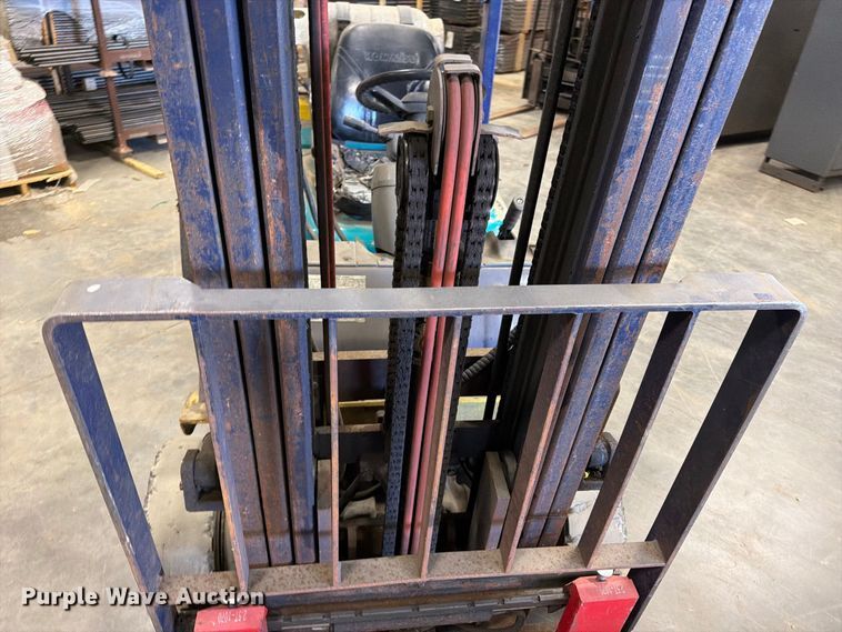 image for item DV2127 Komatsu FG25ST-12 forklift