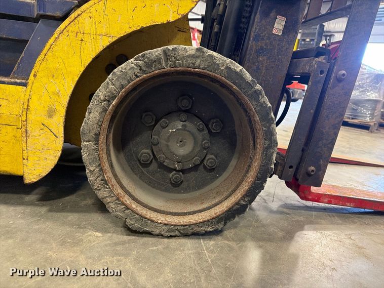 image for item DV2127 Komatsu FG25ST-12 forklift