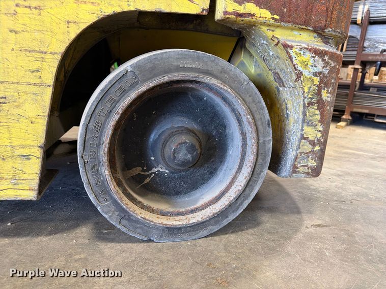 image for item DV2127 Komatsu FG25ST-12 forklift